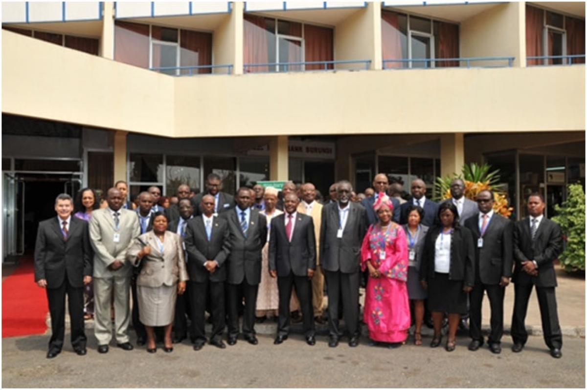 Photo de Groupe de Son Excellence le  Président  et les Chefs de délégation